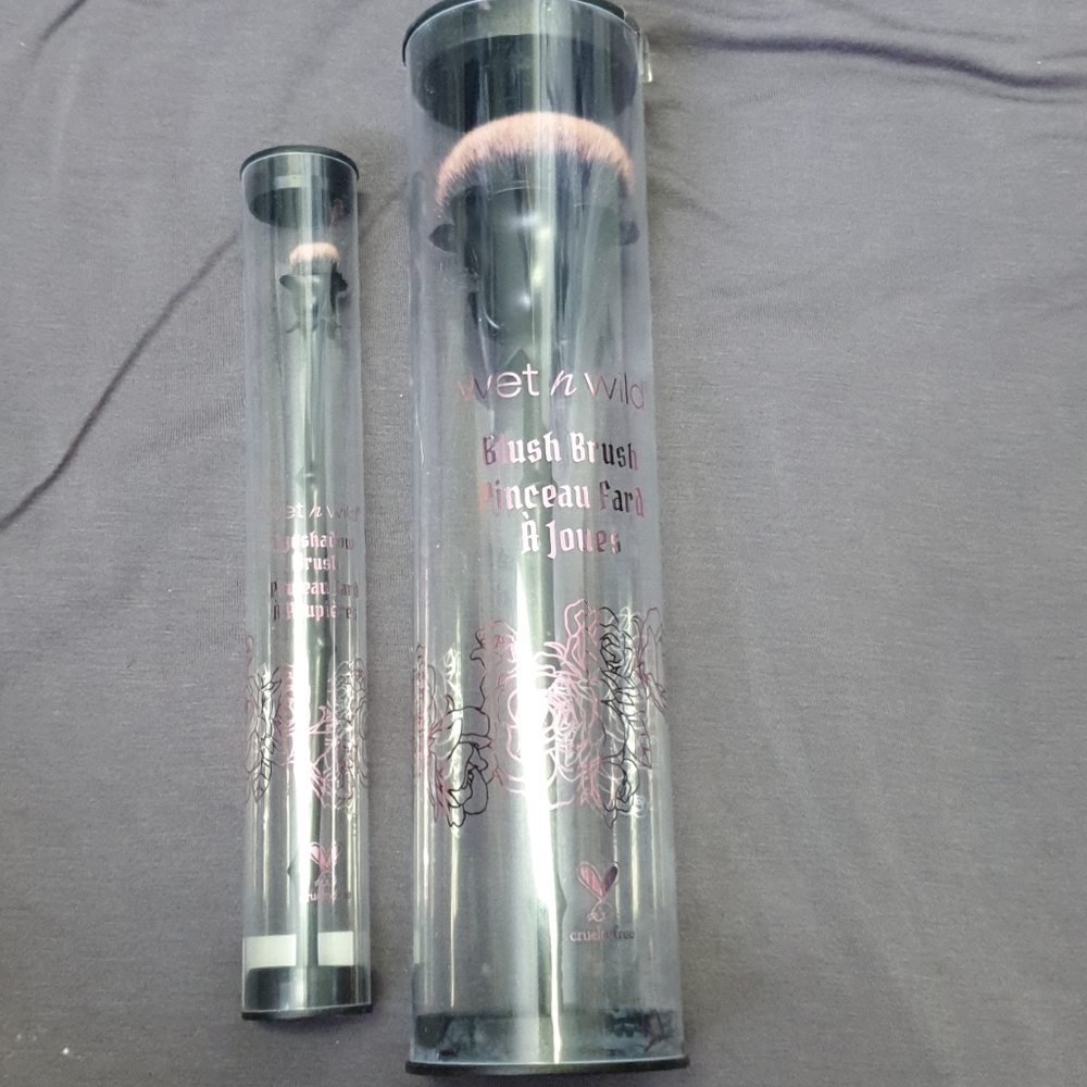 Two-piece wet and wild brush.